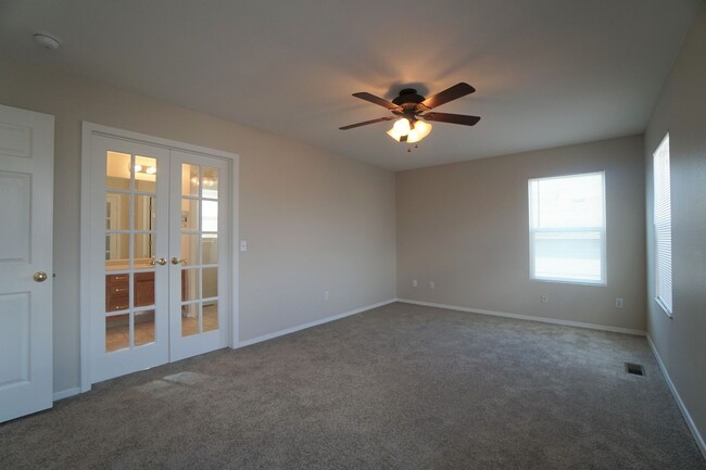 Building Photo - 3430 MacGregor Dr