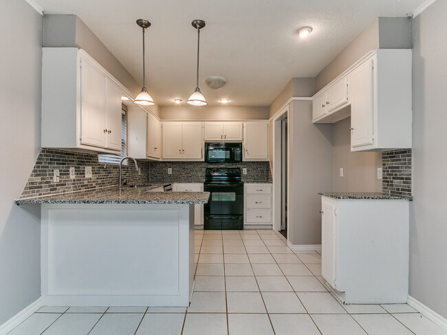 Building Photo - 205 N Rockypoint Dr