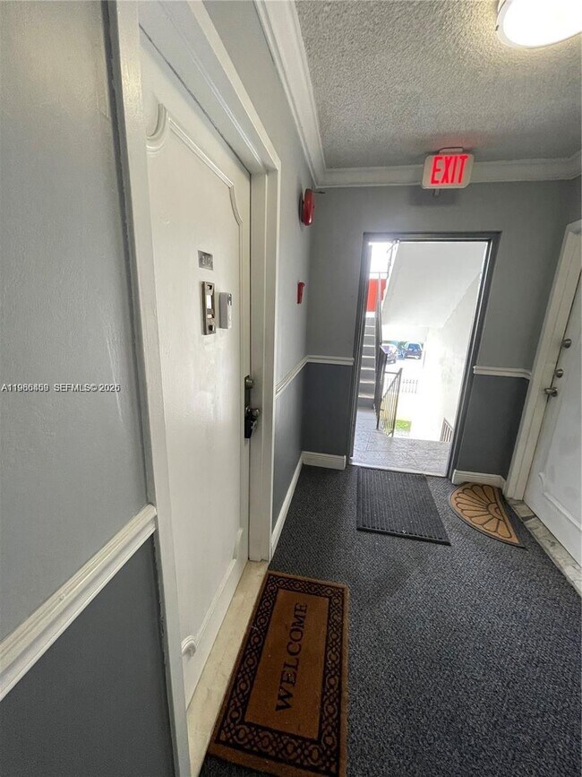 Building Photo - 13685 NE 10th Ave