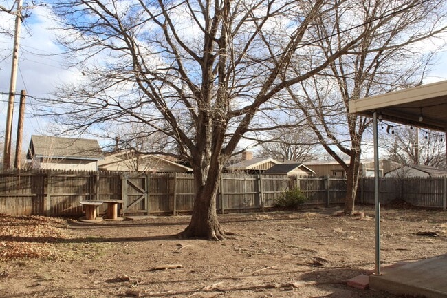 Building Photo - 5111 Leland Dr