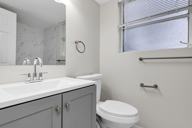 Building Photo - 751 Bellevue Ave