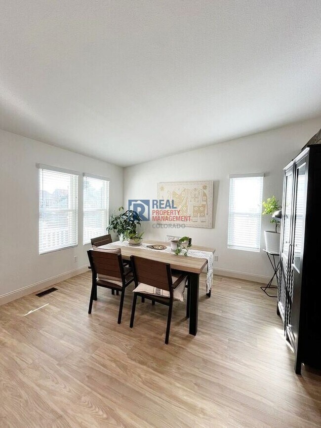 Building Photo - 9597 Fox Den Dr