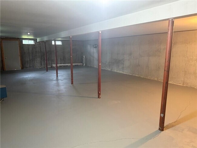 Building Photo - 16 Brenden St