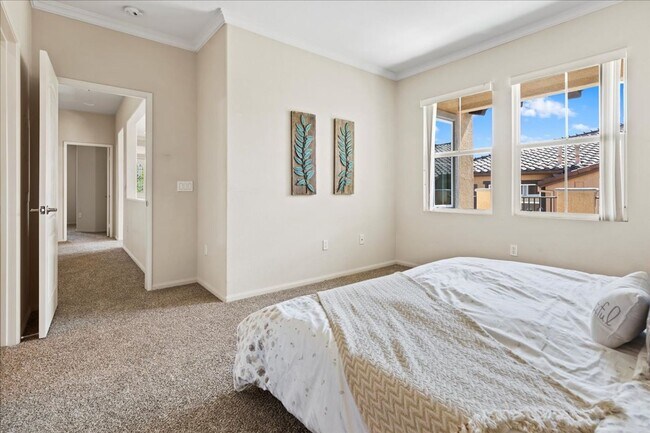 Building Photo - $3,299 - 2 Bed / 2 Bath Stunning Corner Un...