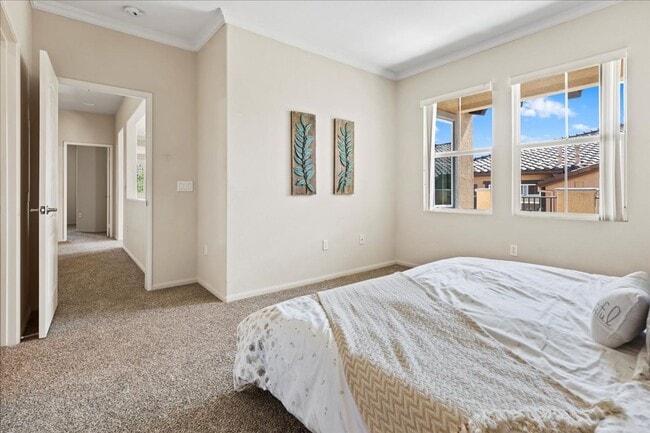 Building Photo - $3,456 - 2 Bed / 2 Bath Stunning Corner Un...
