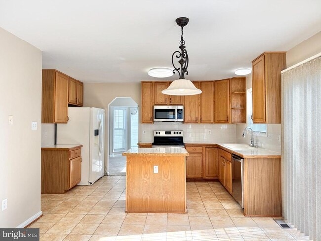 Building Photo - 9 Kimberly Dr