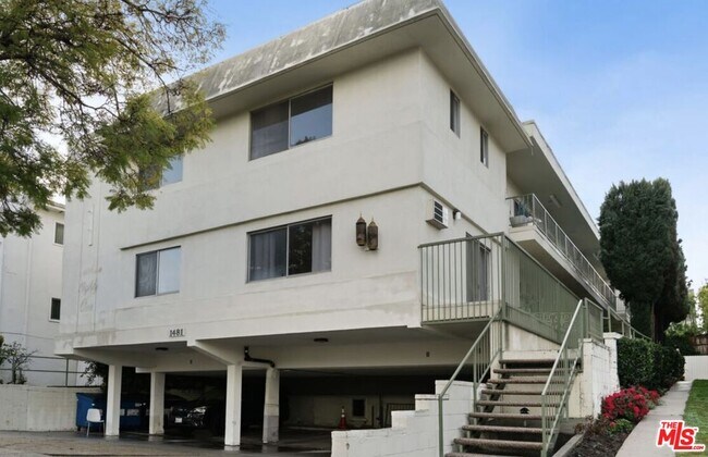Primary Photo - 1481 Reeves St