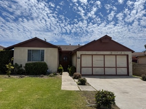 Building Photo - Spacious 4 Bedroom Home in Desirable North Oxnard
