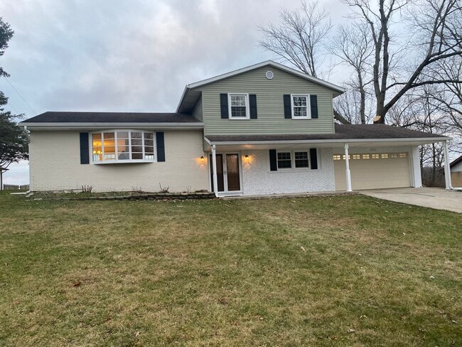 Building Photo - 4305 E Maple Manor Pkwy