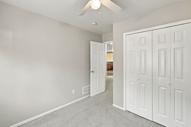 Building Photo - 546 S Race St