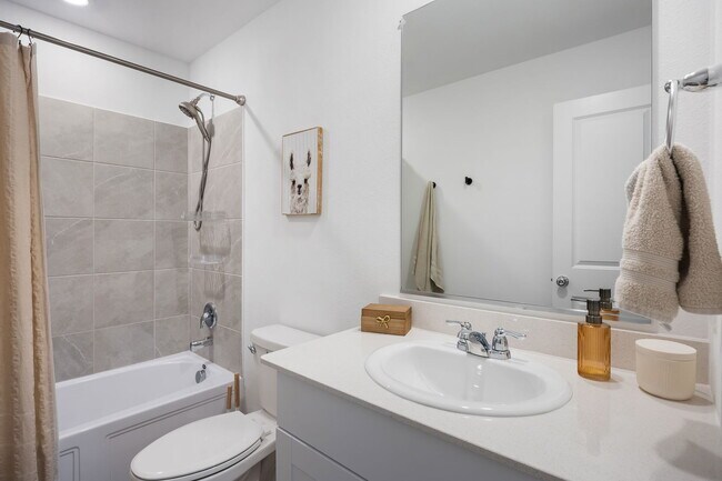 Building Photo - 10016 Thornapple Rd