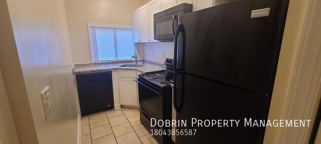 Building Photo - Renovated 5BD: Huge Living Room - Next to ...