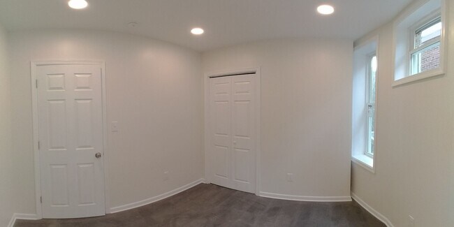 Building Photo - 4 Bedroom 3.5 Bath Home