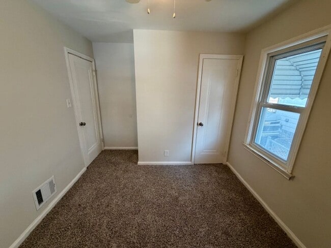 Building Photo - Three Bedroom Ranch home with a 1 and a half car garage. Very nice area. Call 313-429-3244 KPM De...