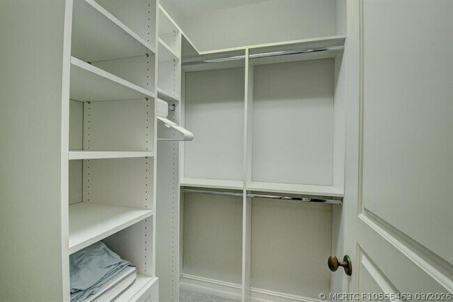 Building Photo - 306 E Mallory Cir