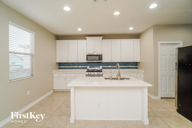 Building Photo - 10430 Rosalina Lp