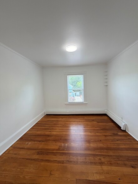Building Photo - 37 Maud St