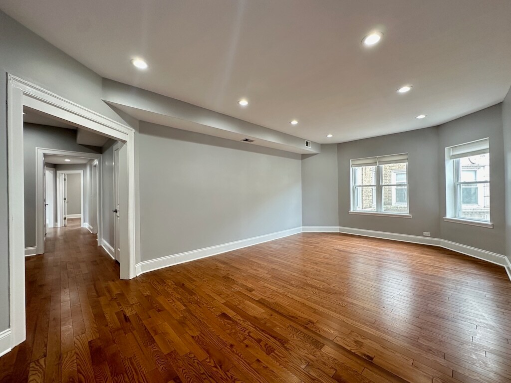 Building Photo - 1149 W Lunt Ave