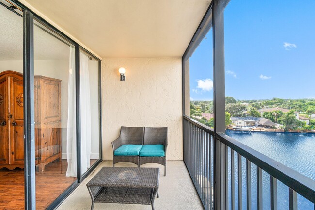 Building Photo - 15 Royal Palm Way