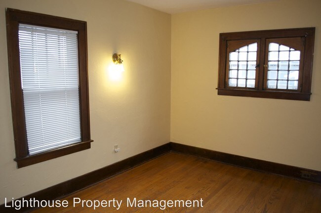 Building Photo - 224 Lyon St NE