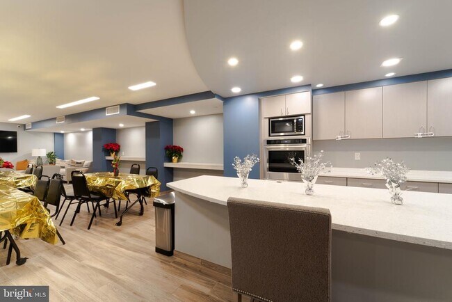 Building Photo - 1808 Old Meadow Rd