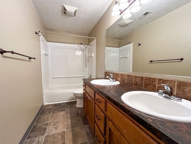 Building Photo - 4998 Arrowood Ct SE