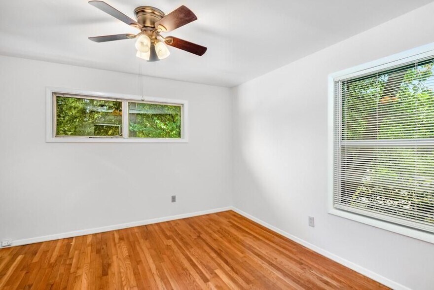 Building Photo - 2563 Beverly Hills Dr