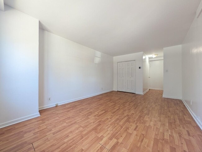 Building Photo - 225 ST PAUL Ave