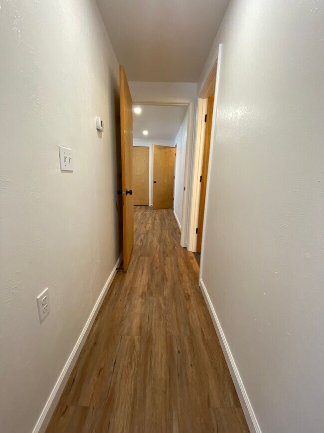 Building Photo - 1 Bedroom Home next to the Whitewater Park...