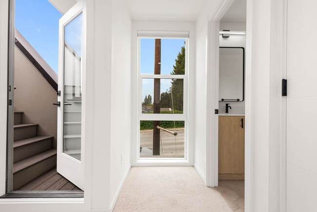 Building Photo - Modern Standalone Townhome with Private Rooftop Deck