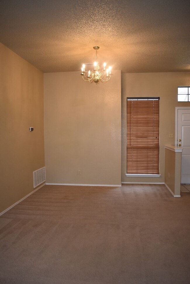 Building Photo - 2521 Creek Dr