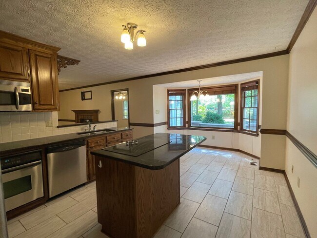 Building Photo - 403 Coach Hovis Dr
