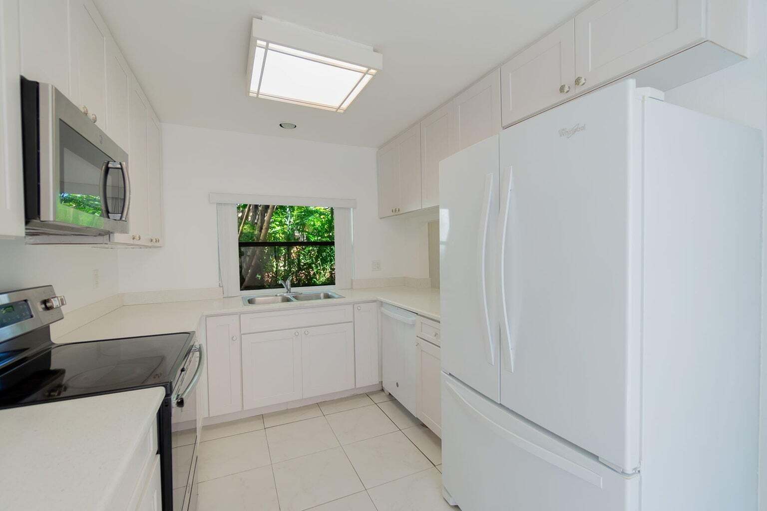 Building Photo - 6090 Aloma Ln