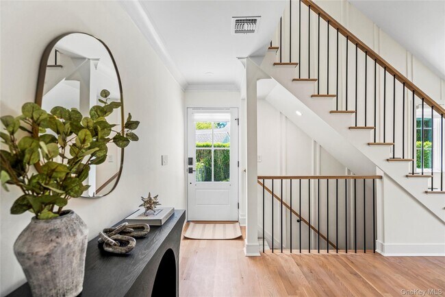 Building Photo - 4 Carriage Ln