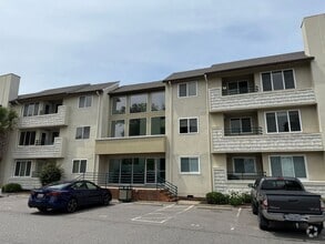 Building Photo - BEACH CONDO