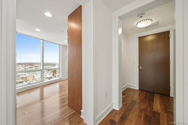 Building Photo - 5 Renaissance Square