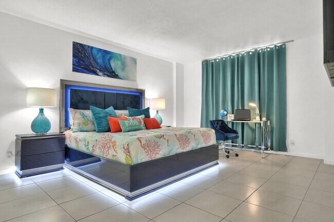 Building Photo - 3725 S Ocean Dr