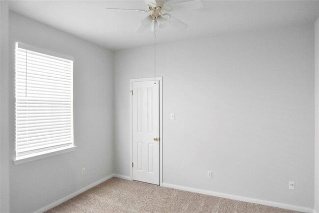 Building Photo - 17504 Lake Pines Dr