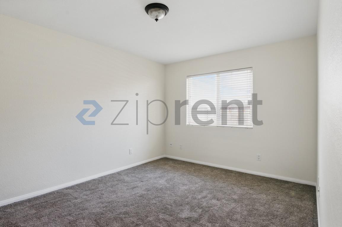 Building Photo - 1365 Valley View Ave