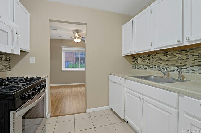 Building Photo - 214 Kennedy Dr