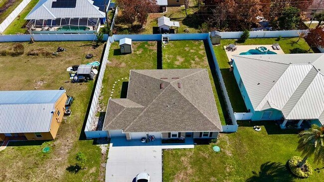 Building Photo - 2507 SE Charleston Dr