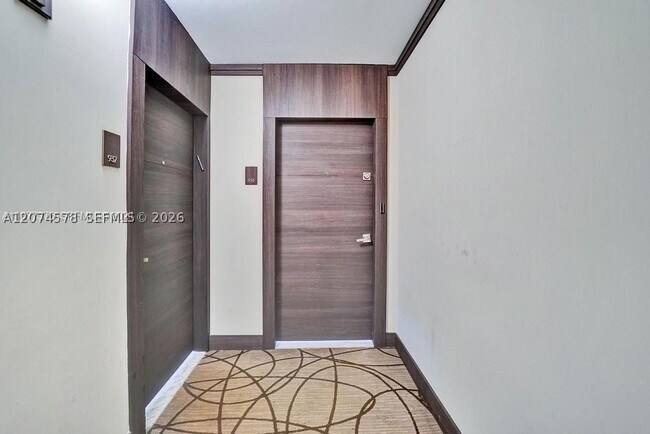 Building Photo - 20505 E Country Club Dr