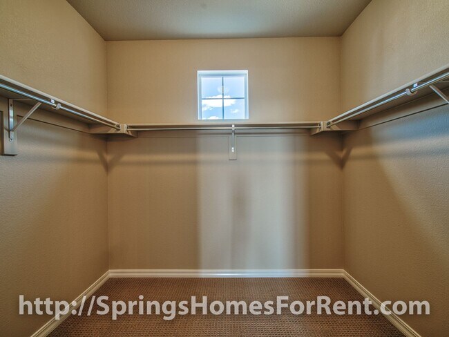 Building Photo - Rockrimmon Townhouse with Two Car Garage