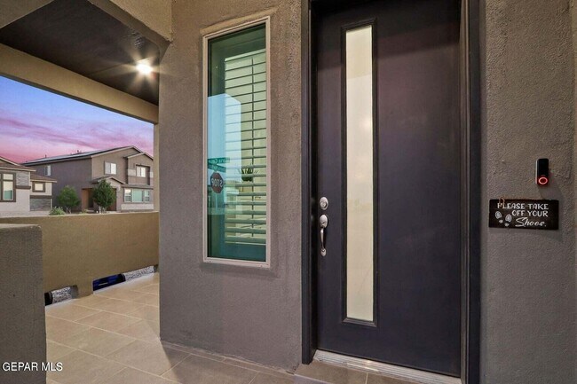 Building Photo - 2621 Maria Casas St