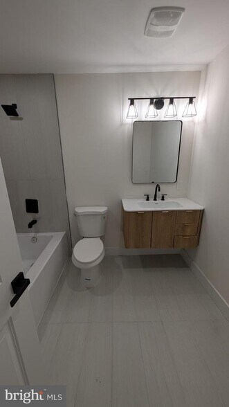 Building Photo - 555 Bilper Ave