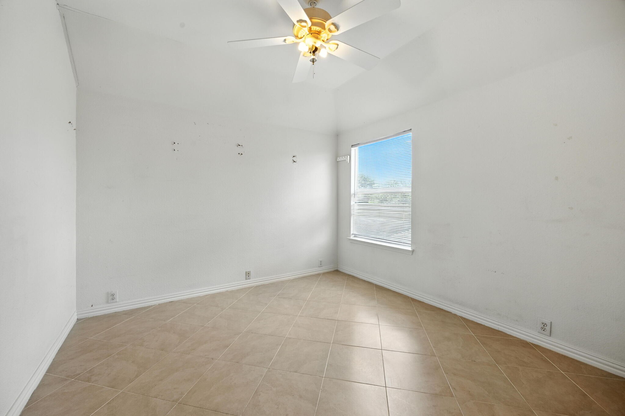 Building Photo - 6651 Canterbury Dr