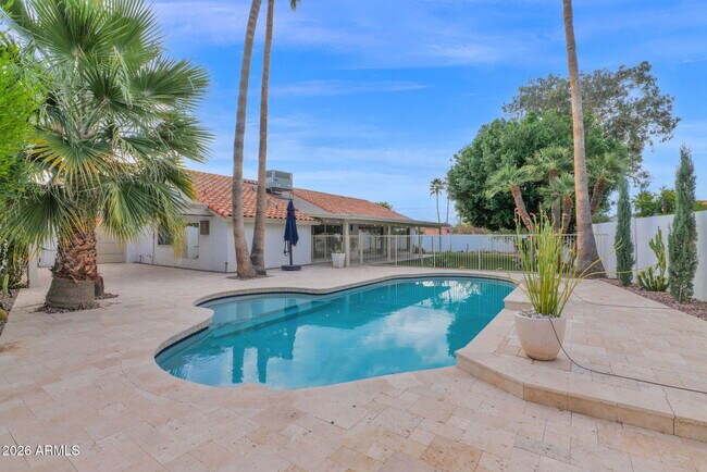 Building Photo - 15650 N 60th Pl