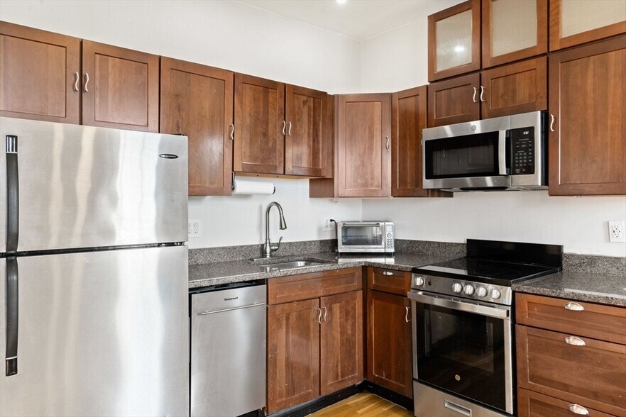 Building Photo - 64 West Cedar St