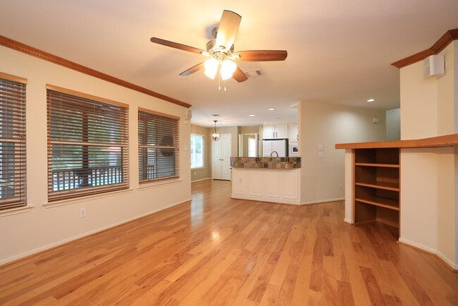 Building Photo - 47 E Greywing Cir