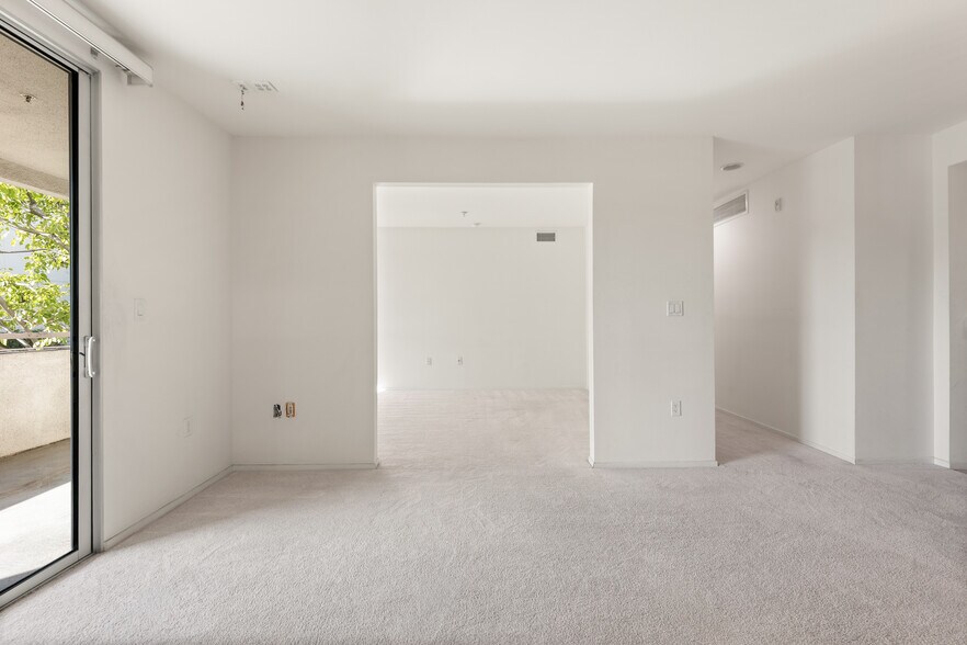 Building Photo - 267 S San Pedro St